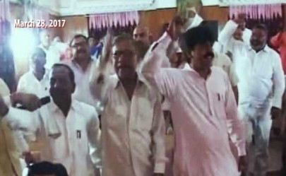muslim councillors in up face expulsion for not singing vande mataram