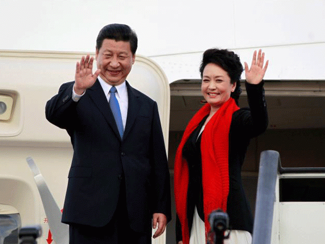chinese president xi jinping l and first lady peng liyuan bid farewell as they board their plane to depart from the julius nyerere international airport in dar es salaam tanzania march 25 2013 photo reuters chinese president xi jinping l and first lady peng liyuan bid farewell as they board their plane to depart from the julius nyerere international airport in dar es salaam tanzania march 25 2013 photo reuters