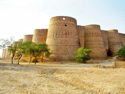 crumbling history derelict ancient forts in desperate need of renovation in cholistan
