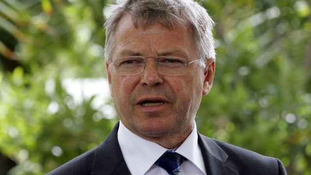 bondevik visits ajk gets briefing on iok atrocities photo reuters