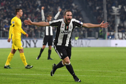 higuain in for fiery reception at napoli higuain in for fiery reception at napoli