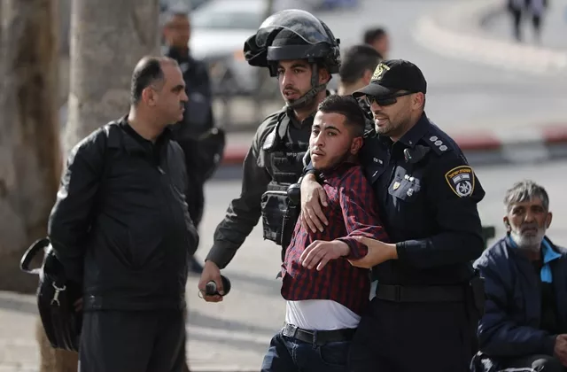 israeli security forces arrest a palestinian man in jerusalem 039 s old city following a stabbing attack on april 1 2017 photo afp israeli security forces arrest a palestinian man in jerusalem 039 s old city following a stabbing attack on april 1 2017 photo afp