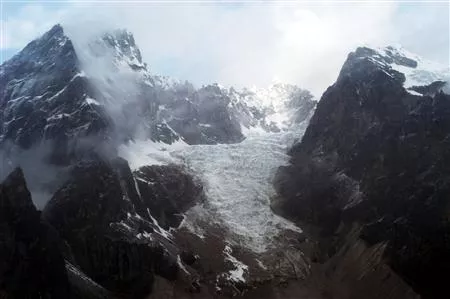 the snow covers the mountain peaks of the himalayas photo reuters the snow covers the mountain peaks of the himalayas photo reuters