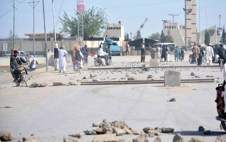 residents of chaman blocked the spin boldak international highway against the firing by security forces at the pak afghan border photo inp