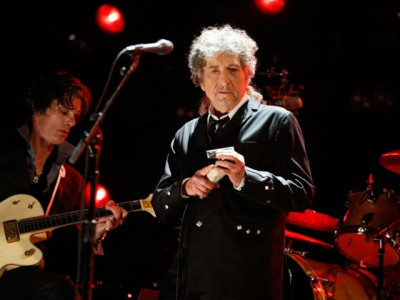 nobel saga over as bob dylan finally gets prize