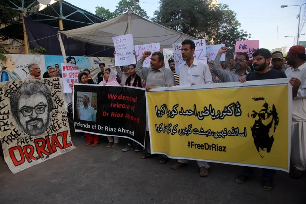 protesters demanded the release of dr riaz outside the karachi press club on sunday photo athar khan express protesters demanded the release of dr riaz outside the karachi press club on sunday photo athar khan express