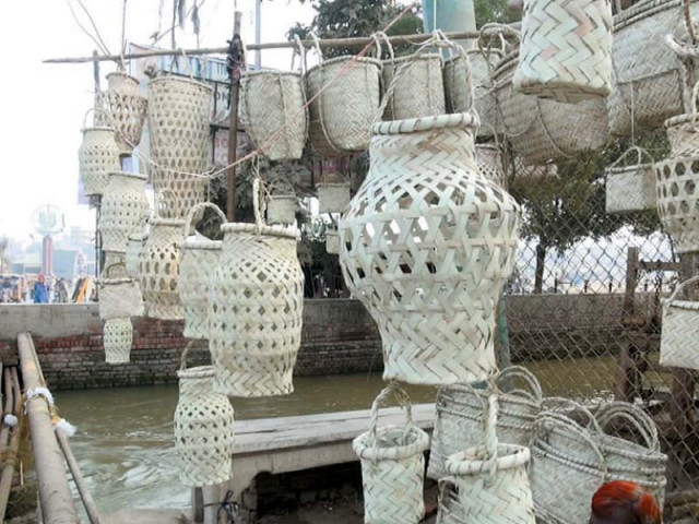 baskets and lamps on display at the stall photo express