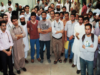 for second day hospital employees continue strike