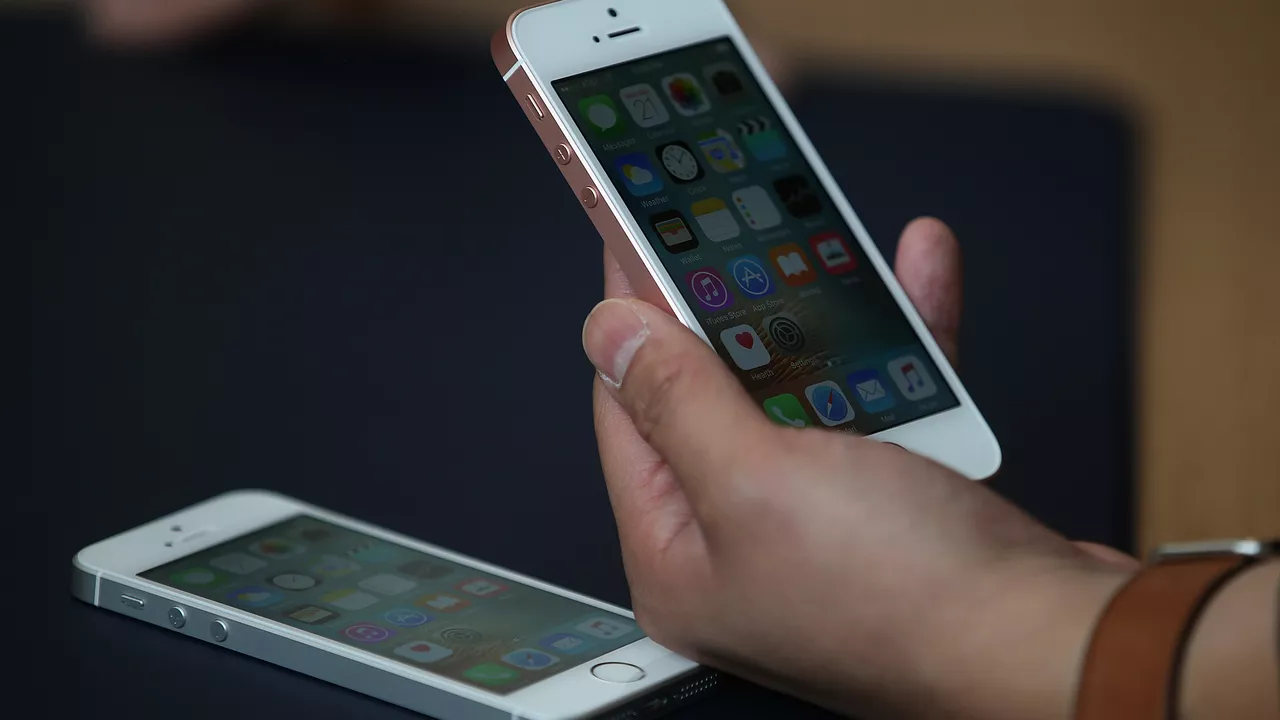 the us technology giant is accused of disabling hundreds of smartphones and tablet devices through a software update photo afp the us technology giant is accused of disabling hundreds of smartphones and tablet devices through a software update photo afp