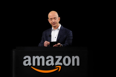 bezos is selling 1 billion of amazon stock a year to fund rocket venture
