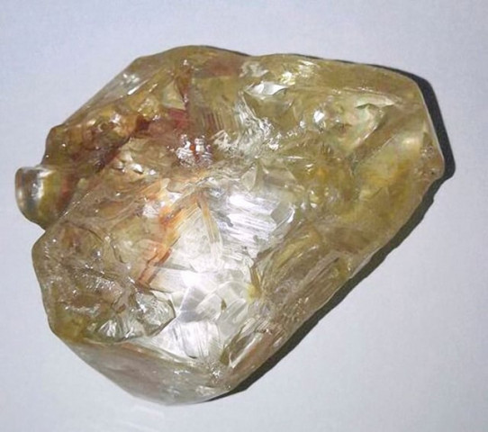 a 706 carat diamond is seen in this march 16 2017 image in freetown sierra leone photo afp a 706 carat diamond is seen in this march 16 2017 image in freetown sierra leone photo afp