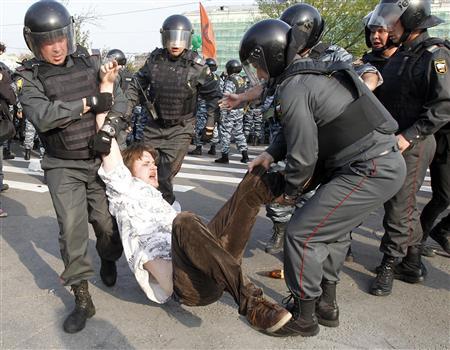 russian riot police detain a participant during a quot march of the million quot opposition protest in central moscow may 6 2012 reuters denis sinyakov