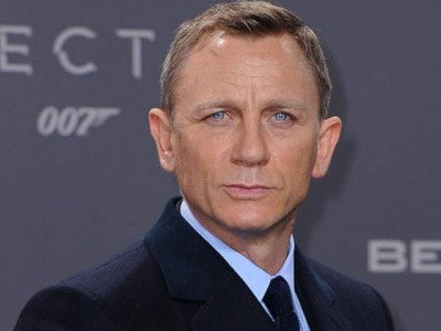 daniel craig is poised to return as james bond daniel craig is poised to return as james bond