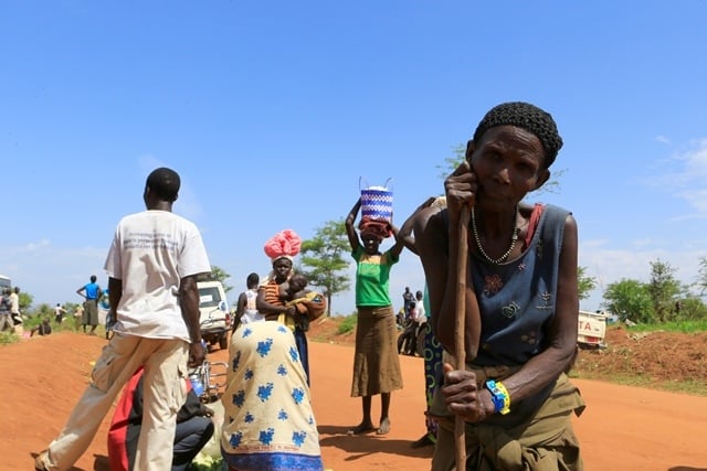 an elderly south sudanese woman arrives in lamwo after fleeing fighting in pajok town across the border in northern uganda april 5 2017 photo afp