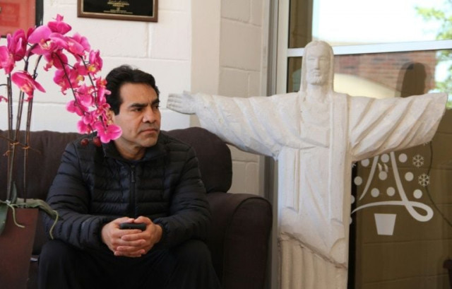 the us authorities deported roberto beristain despite his 20 years living and working in the united states where he and his american wife have three sons and own a restaurant photo afp the us authorities deported roberto beristain despite his 20 years living and working in the united states where he and his american wife have three sons and own a restaurant photo afp