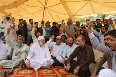 no violence just patience ji stages sit in against k electric