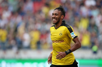 der klassiker serves as backdrop for lewandowski aubameyang goal duel der klassiker serves as backdrop for lewandowski aubameyang goal duel