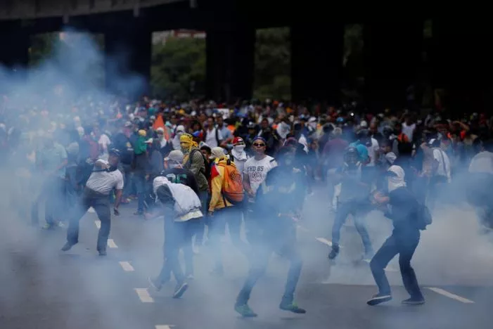 demonstrators are seen amidst tear gas fired by security forces during an opposition rally in caracas venezuela april 6 2017 photo reuters demonstrators are seen amidst tear gas fired by security forces during an opposition rally in caracas venezuela april 6 2017 photo reuters