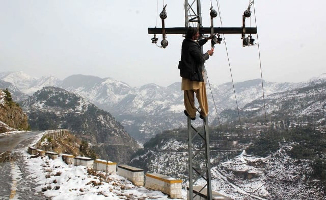 a pesco worker fixing a power line photo app a pesco worker fixing a power line photo app