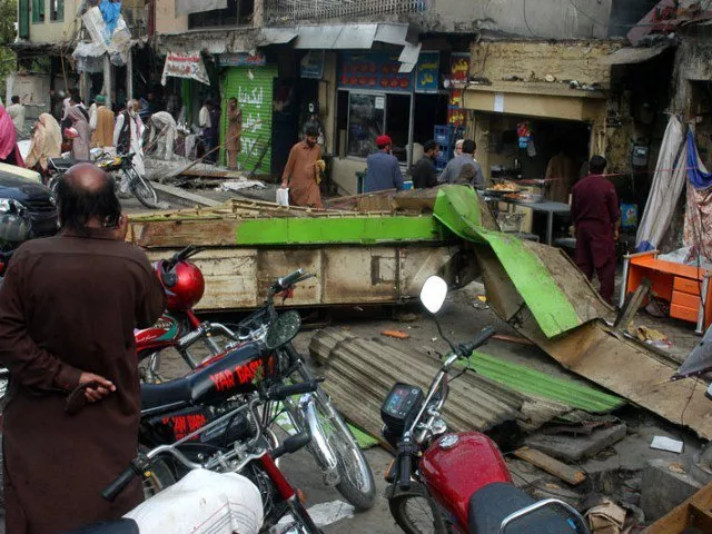 shopkeepers say method adopted by authority has dual standards caused losses photo waseem nazir express shopkeepers say method adopted by authority has dual standards caused losses photo waseem nazir express