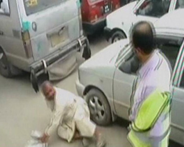 k p traffic warden dismissed after video of assault goes viral k p traffic warden dismissed after video of assault goes viral