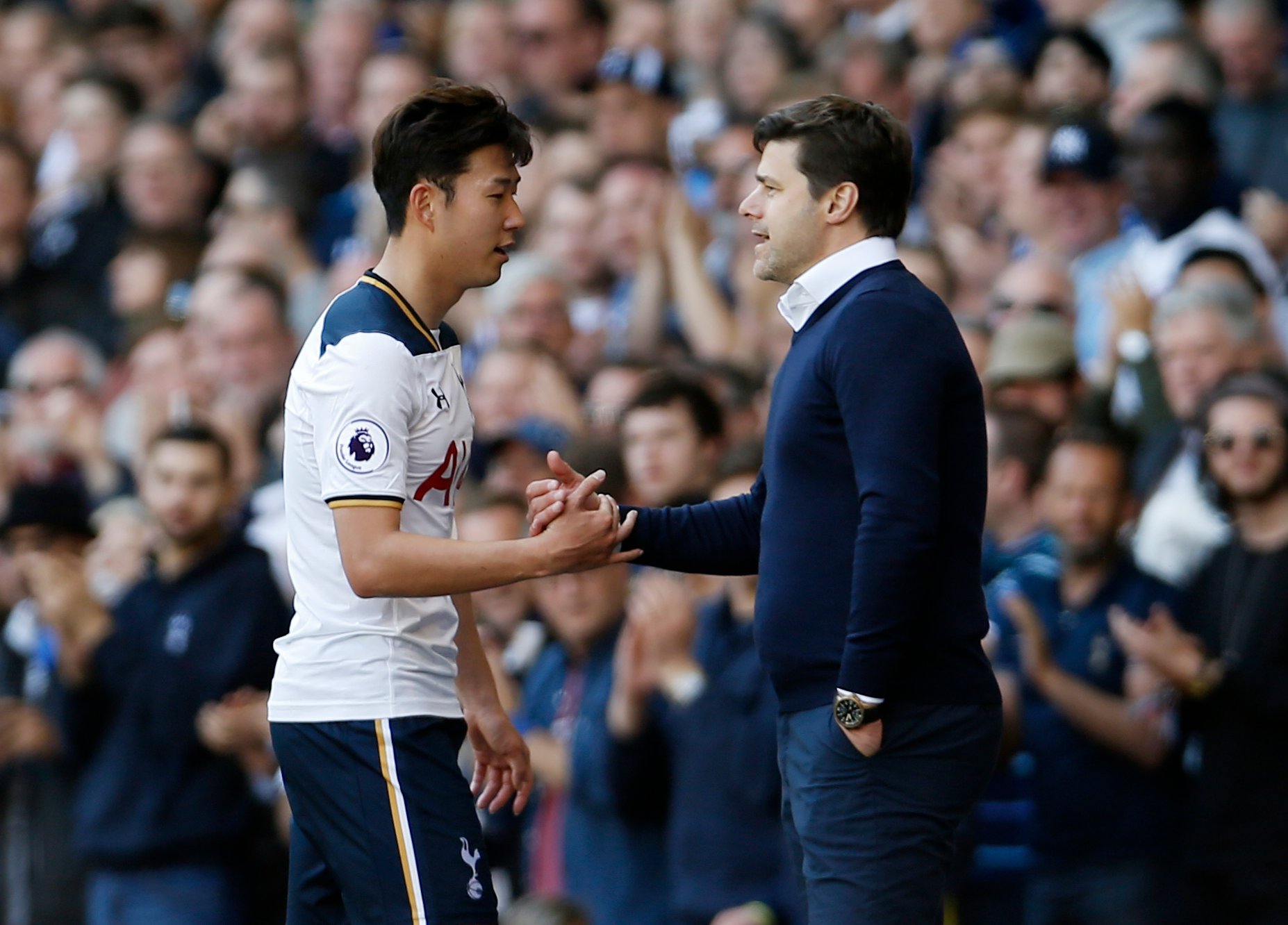 tottenham s son heung min is congratulated by mauricio pochettino after being substituted off in the match against watford on april 8 2017 photo reuters