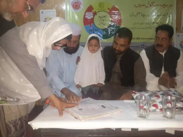 k p mpa ziaullah bangash enrols in daughter in a public school to kick off province wide enrollment drive photo asad zia express k p mpa ziaullah bangash enrols in daughter in a public school to kick off province wide enrollment drive photo asad zia express