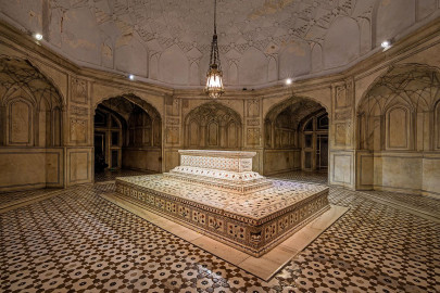 post rehabilitation visitors flock to jehangir s tomb post rehabilitation visitors flock to jehangir s tomb