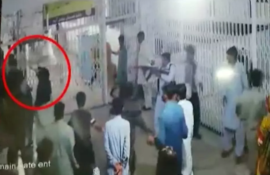 pml n mpa rana idris thrashing hospital guard screengrab from express news pml n mpa rana idris thrashing hospital guard screengrab from express news