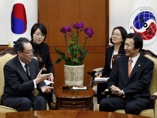 china 039 s special representative for korean peninsula affairs wu dawei l talks with south korean foreign minister yoon byung se at the foreign ministry in seoul south korea february 29 2016 photo reuters