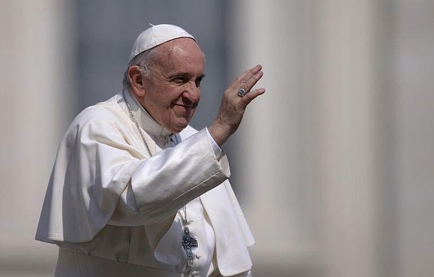 pope francis greets the crowd during a weekly general audience at st peter 039 s square on april 5 2017 in vatican photo afp