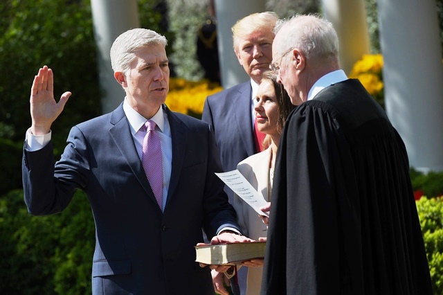neil gorsuch 039 s swearing in ceremony is in progress as an associate justice of the us supreme court in the rose garden of the white house on april 10 2017 in washington dc photo afp