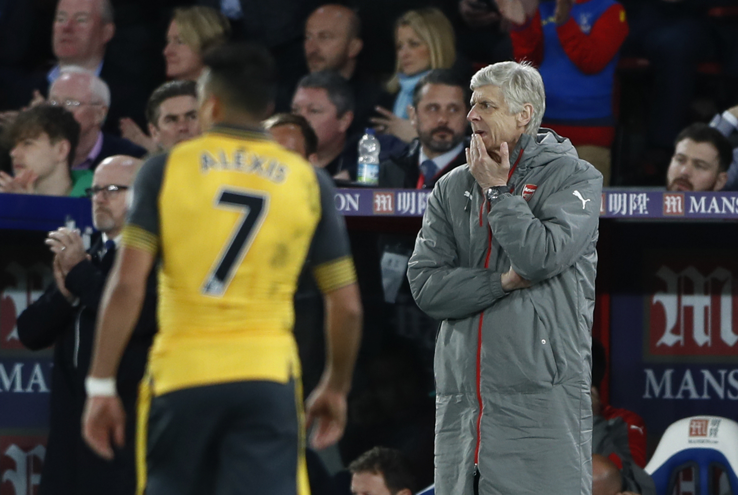 arsenal manager arsene wenger looks dejected during match against crystal palace on april 10 2017 photo reuters