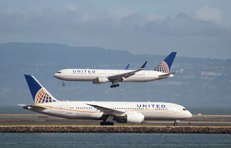 a united airlines boeing 787 taxis as a united airlines boeing 767 lands at san francisco international airport san francisco california us photo reuters a united airlines boeing 787 taxis as a united airlines boeing 767 lands at san francisco international airport san francisco california us photo reuters