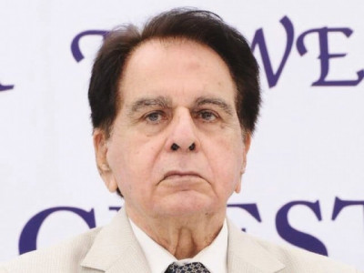 dilip kumar honoured with living legend lifetime award dilip kumar honoured with living legend lifetime award