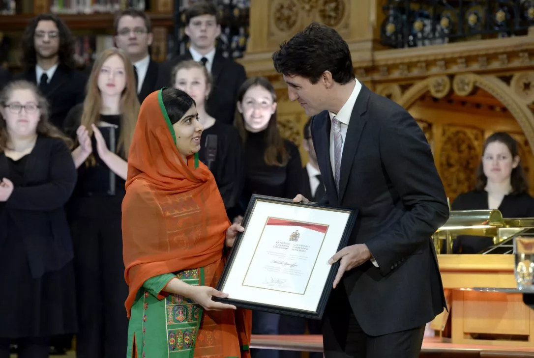 trudeau presents malala with a certificate documenting her as an honorary canadian photo toronto star trudeau presents malala with a certificate documenting her as an honorary canadian photo toronto star
