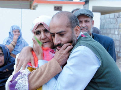 lives half lived brief fleeting moments of joy for kashmir s separated families