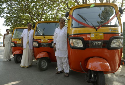 meet mumbai s first women rickshaw drivers