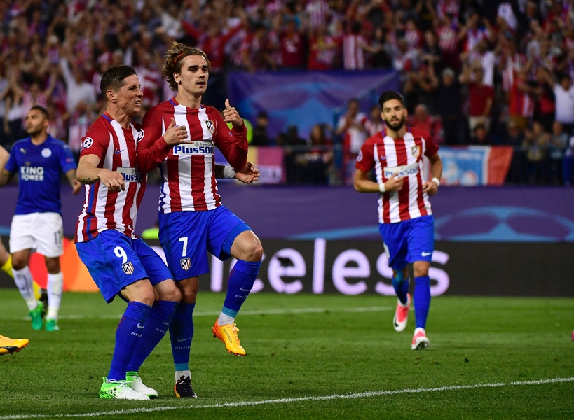 atletico madrid 039 s french forward antoine griezmann celebrates a penalty goal during the uefa champions league quarter final first leg football match club atletico de madrid vs leicester city at the vicente calderon stadium in madrid on april 12 2017 photo afp