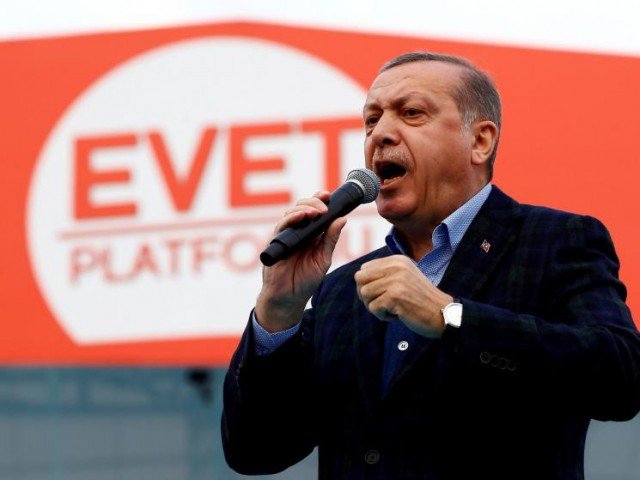 turkish president tayyip erdogan addresses his supporters during a rally for the upcoming referendum in istanbul turkey april 8 2017 photo reuters