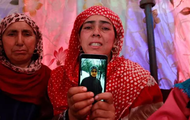faizan fyaz dar 039 s mother holds up a cellphone which shows his picture dar was one of eight people killed during the april 9th violence photo abid bhat bbc faizan fyaz dar 039 s mother holds up a cellphone which shows his picture dar was one of eight people killed during the april 9th violence photo abid bhat bbc