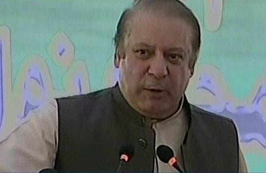 prime minister nawaz sharif addressing a public gathering in jacobabad on april 14 2017 express news screen grab