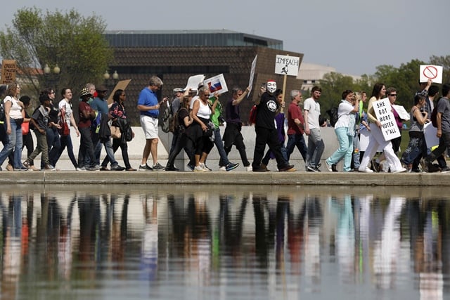 tax day demonstrators march to the lincoln memorial in washington dc photo afp