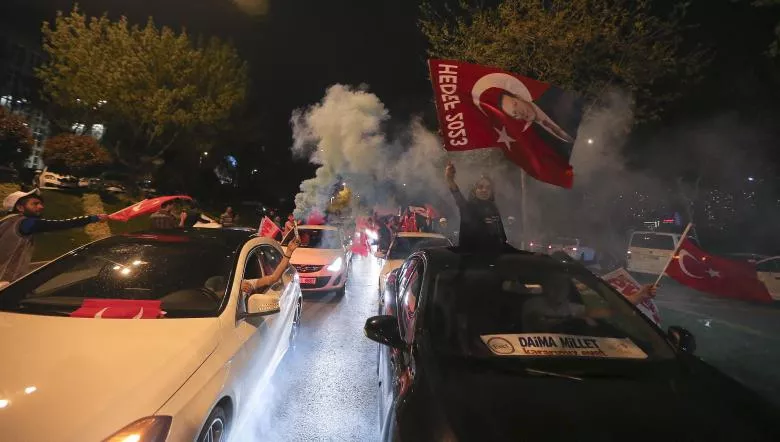 supporters of turkish president tayyip erdogan celebrate in istanbul april 16 2017 photo reuters supporters of turkish president tayyip erdogan celebrate in istanbul april 16 2017 photo reuters