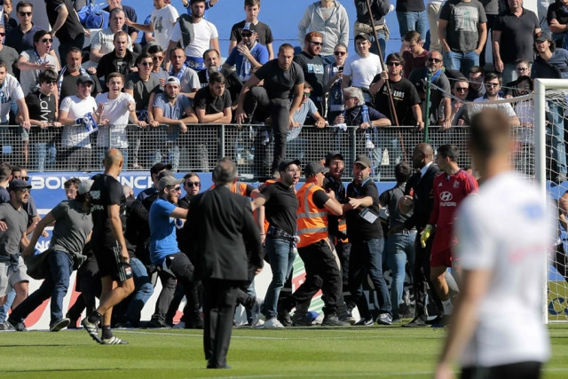 bastia 039 s supporters invade the pitch to try to fight with lyon 039 s portuguese goalkeeper anthony lopes in red and players during their warm up prior to the french l1 football match between bastia scb and lyon ol on april 16 2017 at the armand cesari stadium in bastia on the french mediterranean island of corsica photo afp bastia 039 s supporters invade the pitch to try to fight with lyon 039 s portuguese goalkeeper anthony lopes in red and players during their warm up prior to the french l1 football match between bastia scb and lyon ol on april 16 2017 at the armand cesari stadium in bastia on the french mediterranean island of corsica photo afp