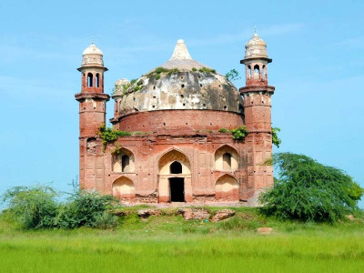 kotli maqbra fading away with time