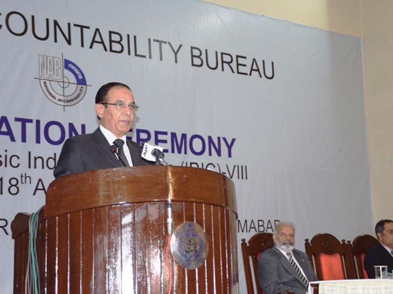 nab chairman qamar zaman chaudhry addresses new investigation officers of the bureau photo online