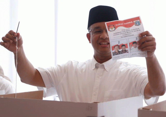 candidate anies baswedan casts his vote in the jakarta governor election in south jakarta indonesia april 19 2017 photo reuters candidate anies baswedan casts his vote in the jakarta governor election in south jakarta indonesia april 19 2017 photo reuters