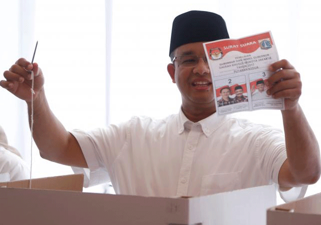 candidate anies baswedan casts his vote in the jakarta governor election in south jakarta indonesia april 19 2017 photo reuters