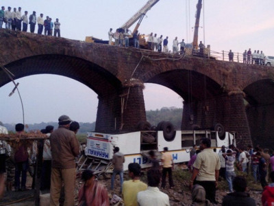 bus crash kills 44 in northern india bus crash kills 44 in northern india